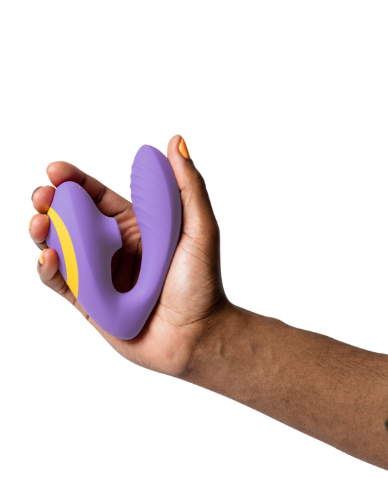 Model holding Romp Reverb Dual Stimulation Vibe with Air Pulsation 