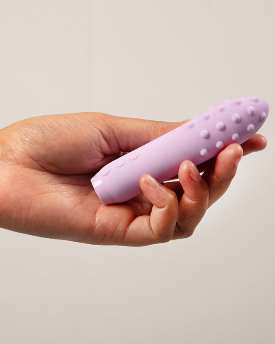 Je Joue Duet Textured Bullet Vibrator - Lilac in model's hand 